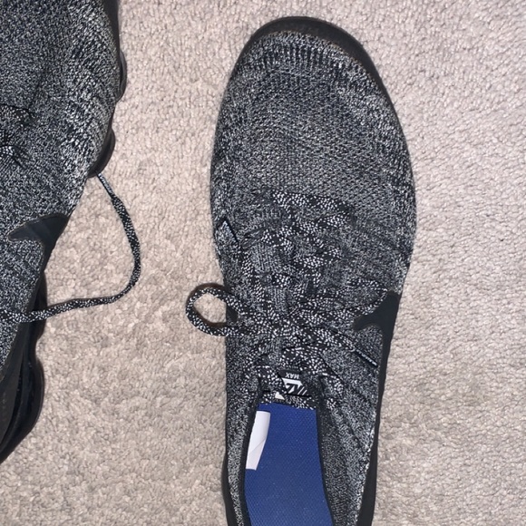 Shoes - Picture 4 of 4